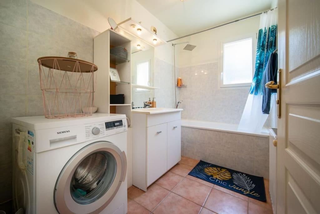 Appartement Tout Equipe Terrasse Et Parking Prive Марсилия Екстериор снимка